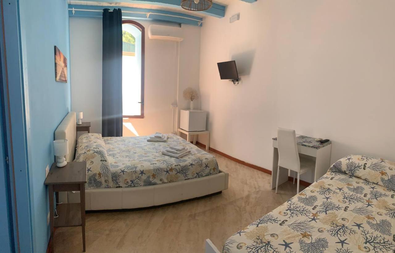 Borgomarino'S Room Cefalú Exterior foto